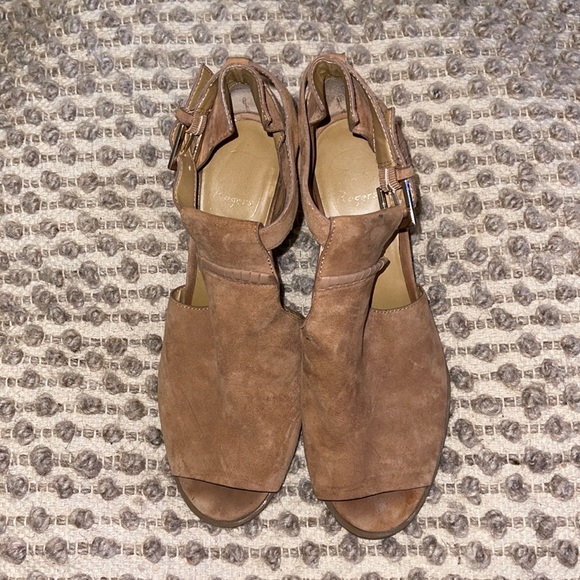 Jack Rogers Sandals with heels Ladies Size 9 - Picture 1 of 4